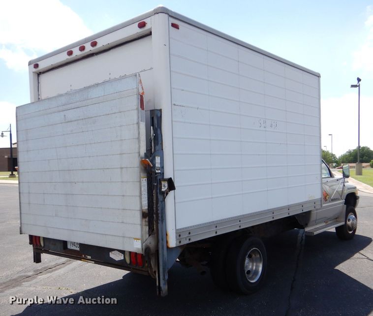 image for item LS9267 1999 Dodge Ram 3500  box truck