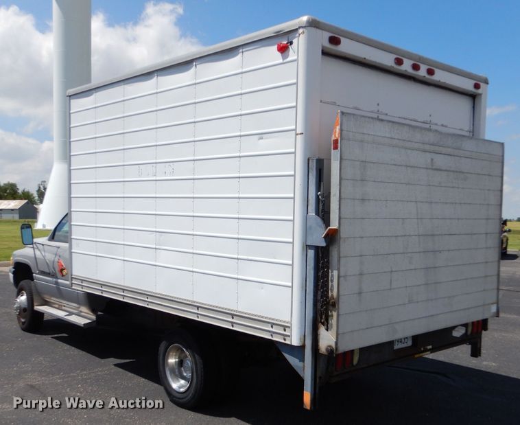 image for item LS9267 1999 Dodge Ram 3500  box truck