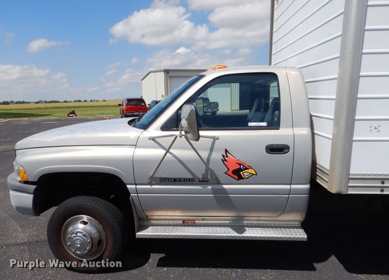 image for item LS9267 1999 Dodge Ram 3500  box truck