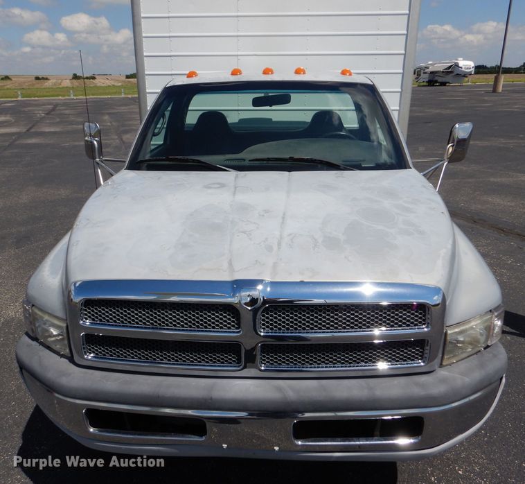 image for item LS9267 1999 Dodge Ram 3500  box truck