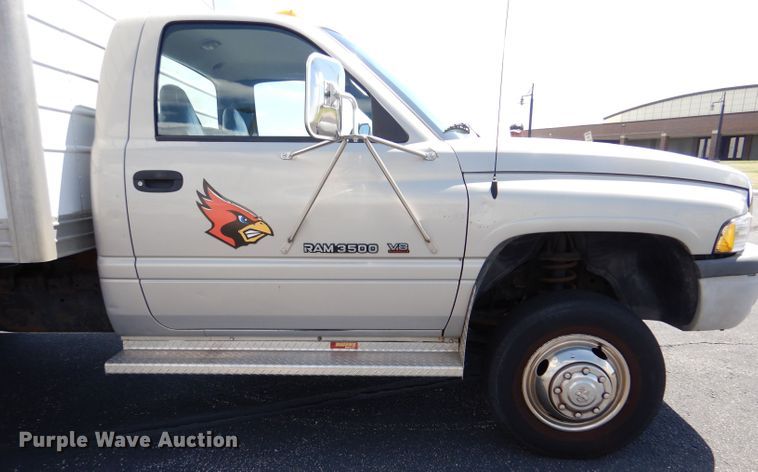 image for item LS9267 1999 Dodge Ram 3500  box truck