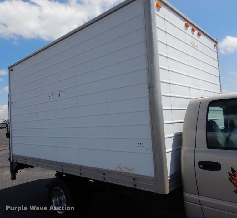 image for item LS9267 1999 Dodge Ram 3500  box truck