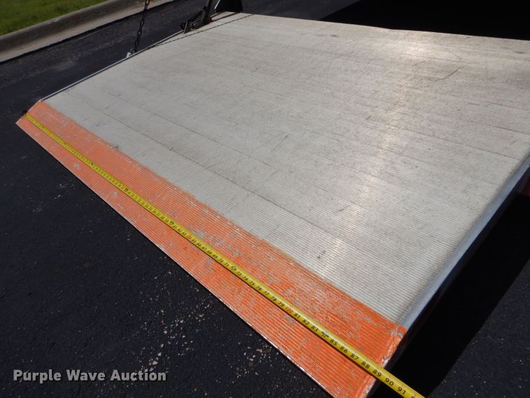 image for item LS9267 1999 Dodge Ram 3500  box truck