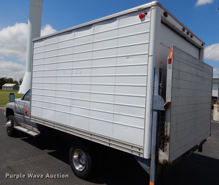 image for item LS9267 1999 Dodge Ram 3500  box truck