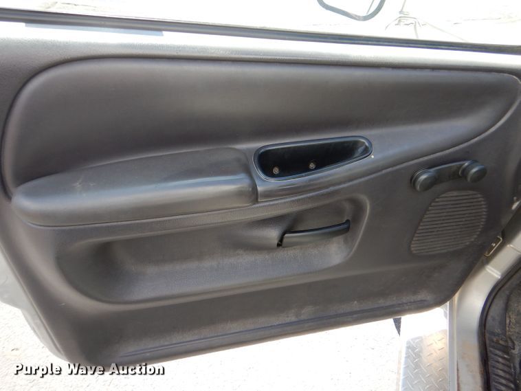 image for item LS9267 1999 Dodge Ram 3500  box truck