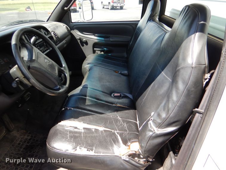 image for item LS9267 1999 Dodge Ram 3500  box truck