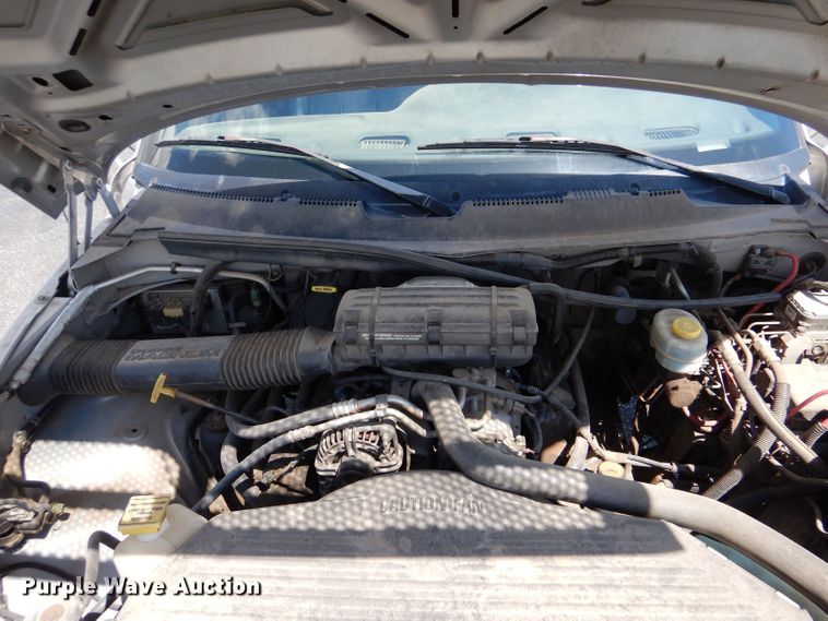 image for item LS9267 1999 Dodge Ram 3500  box truck