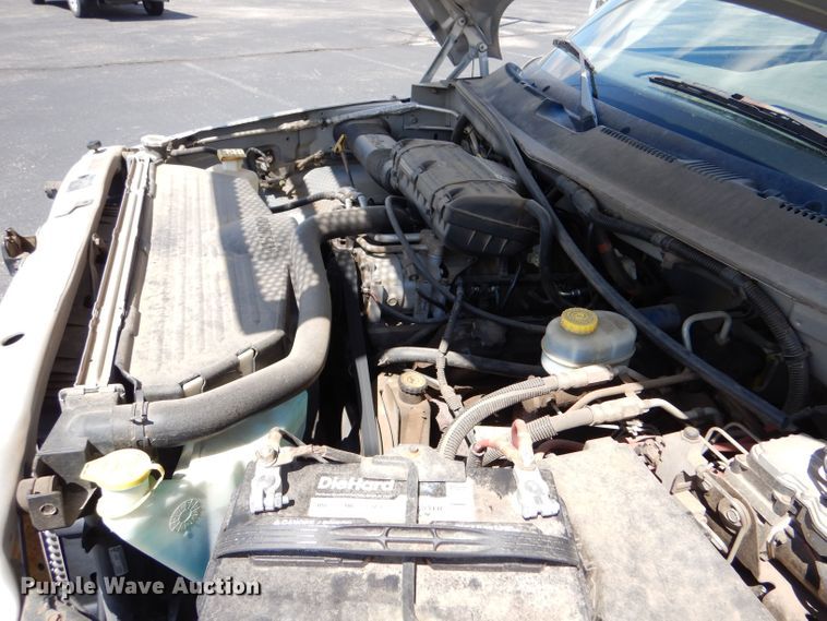 image for item LS9267 1999 Dodge Ram 3500  box truck