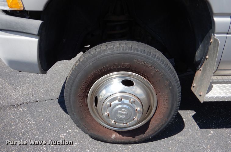 image for item LS9267 1999 Dodge Ram 3500  box truck