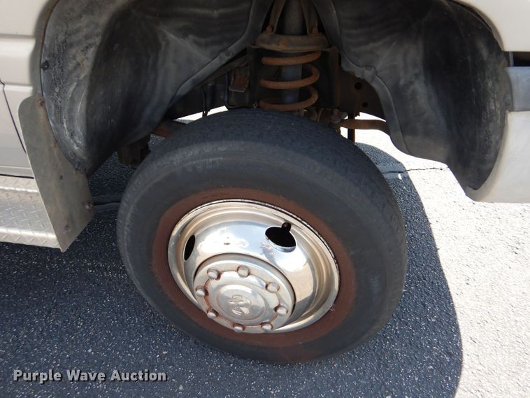 image for item LS9267 1999 Dodge Ram 3500  box truck