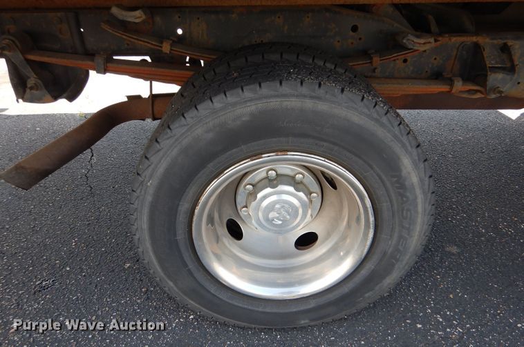 image for item LS9267 1999 Dodge Ram 3500  box truck