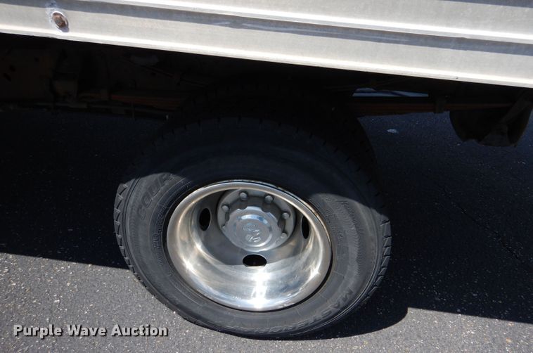 image for item LS9267 1999 Dodge Ram 3500  box truck