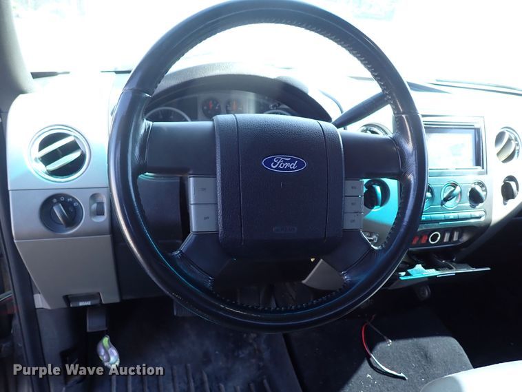 image for item LU9042 2004 Ford F150  SuperCab pickup truck