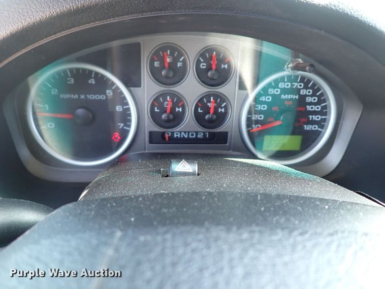 image for item LU9042 2004 Ford F150  SuperCab pickup truck