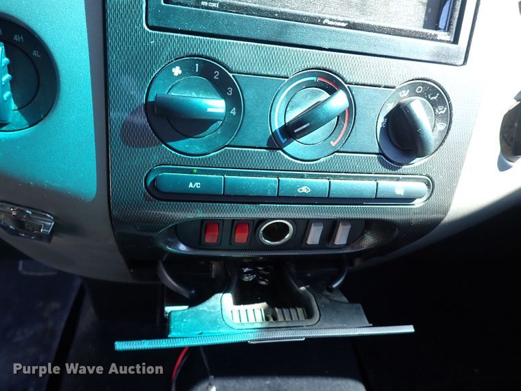 image for item LU9042 2004 Ford F150  SuperCab pickup truck