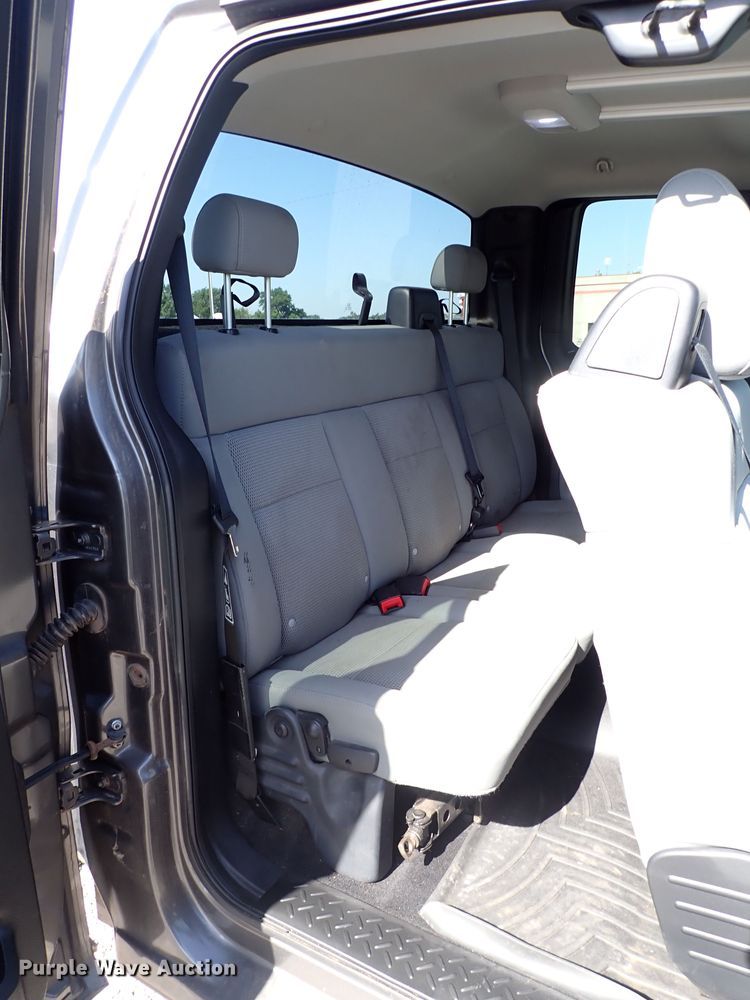 image for item LU9042 2004 Ford F150  SuperCab pickup truck