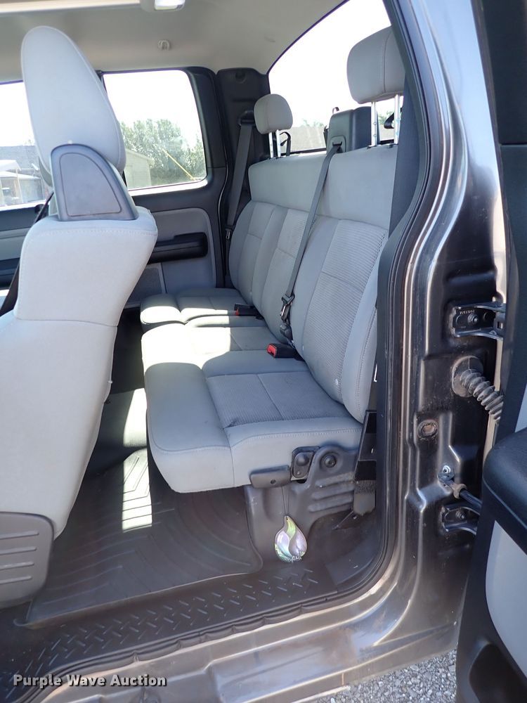 image for item LU9042 2004 Ford F150  SuperCab pickup truck