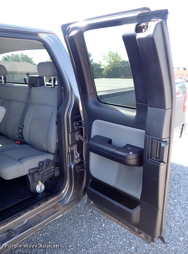 image for item LU9042 2004 Ford F150  SuperCab pickup truck