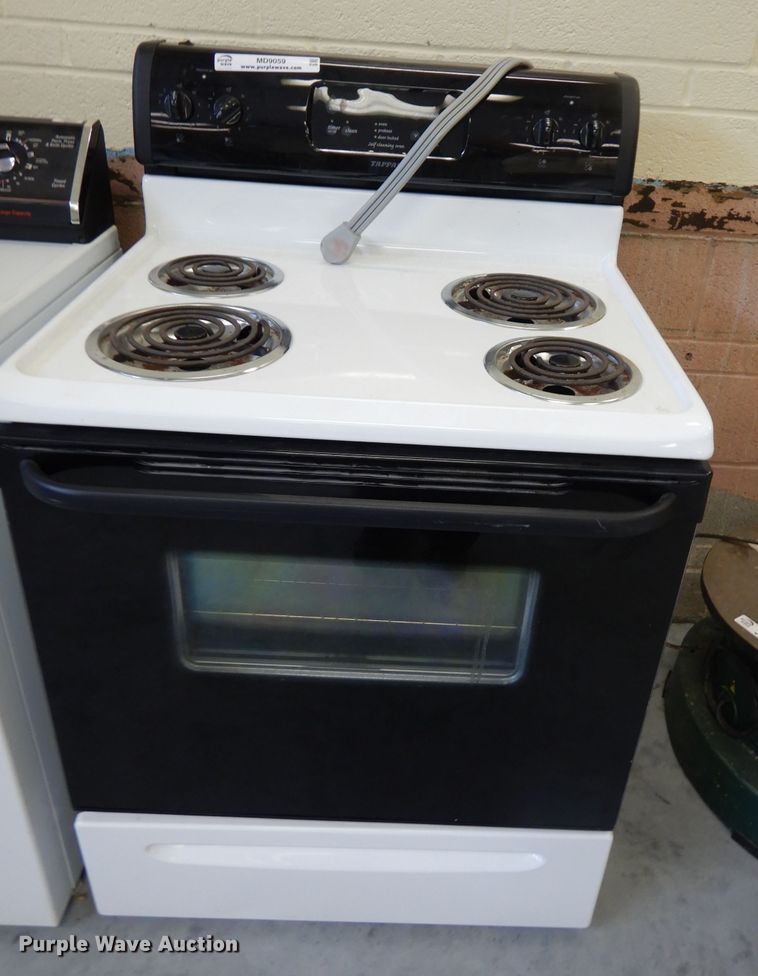 Tappan electric range in Kansas City, KS Item MD9059 sold Purple Wave