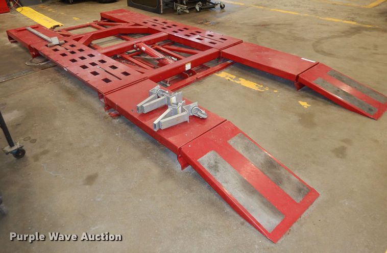 image for item MD9162 2008 Chief Streamliner  automotive lift