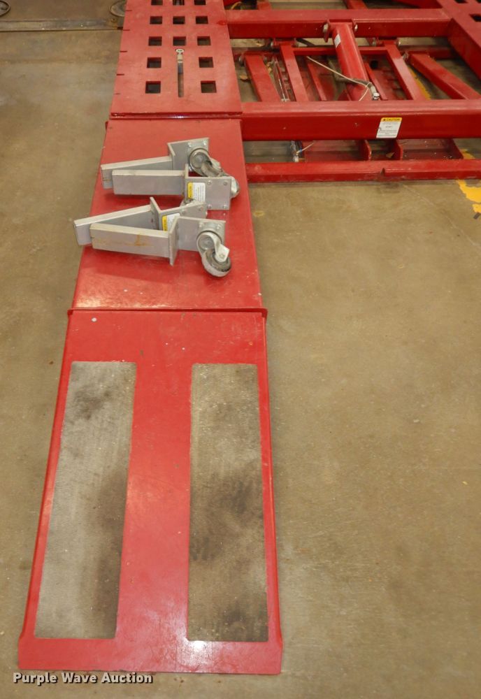 image for item MD9162 2008 Chief Streamliner  automotive lift