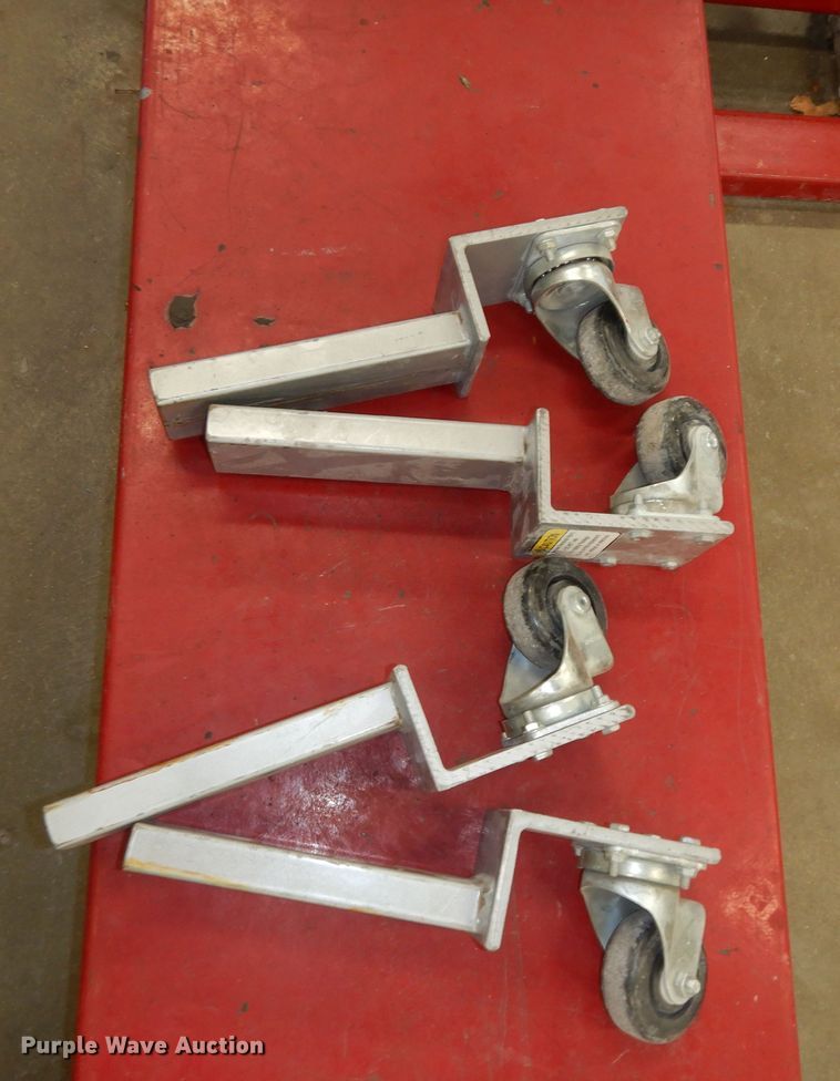 image for item MD9162 2008 Chief Streamliner  automotive lift