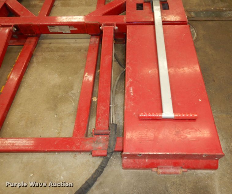 image for item MD9162 2008 Chief Streamliner  automotive lift