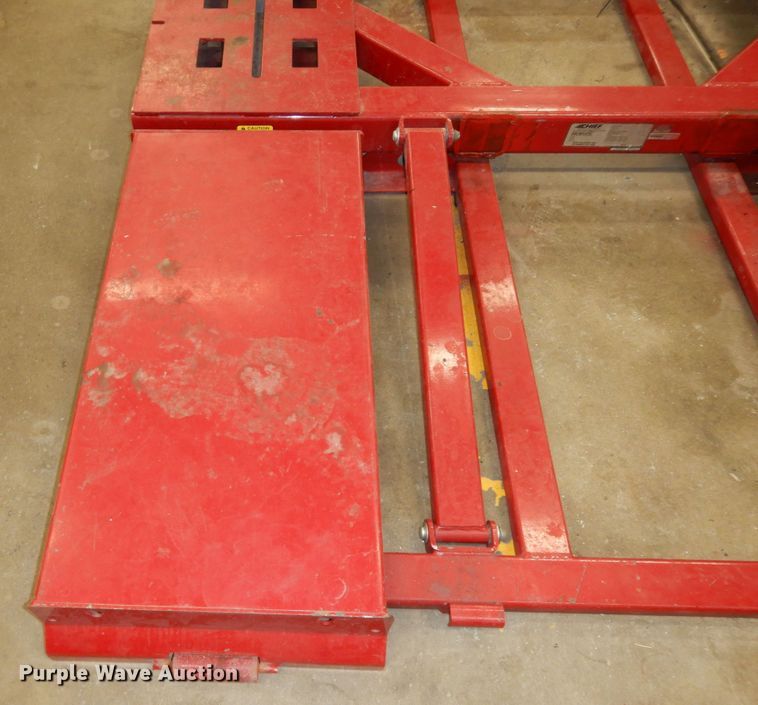 image for item MD9162 2008 Chief Streamliner  automotive lift