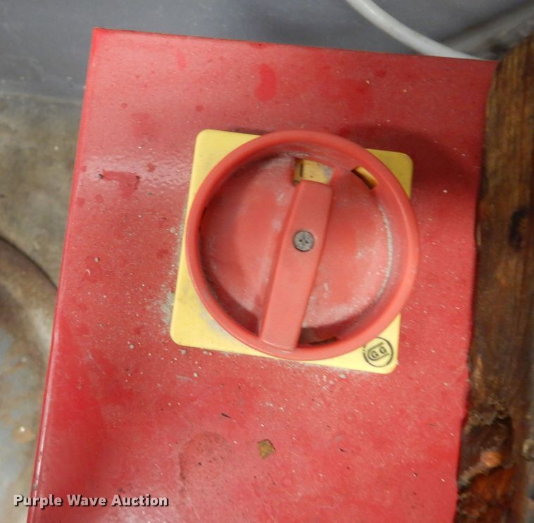 image for item MD9162 2008 Chief Streamliner  automotive lift