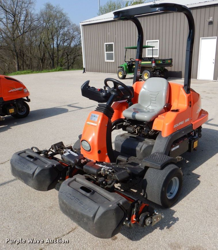 image for item MF9059 2015 Jacobsen Eclipse 322  reel mower