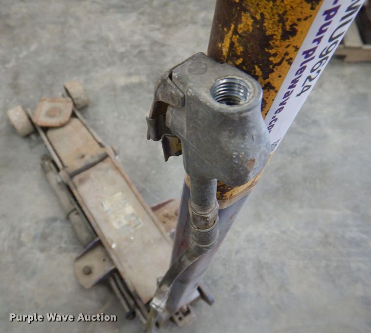 image for item MU9624 Lincoln  floor jack