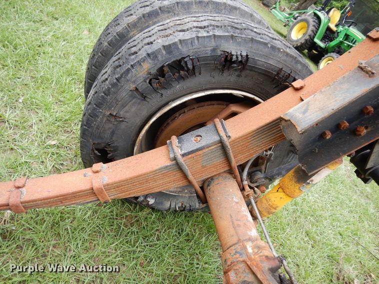 image for item DH8533 RV front and rear axle assemblies