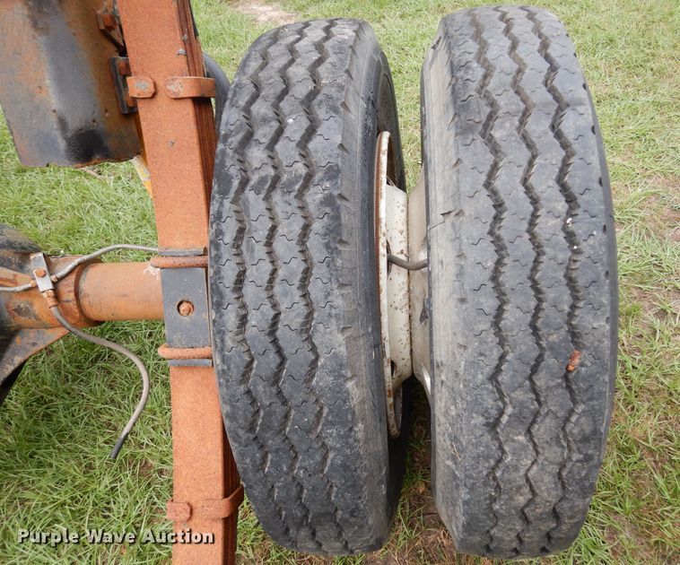 image for item DH8533 RV front and rear axle assemblies