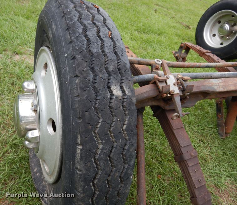 image for item DH8533 RV front and rear axle assemblies