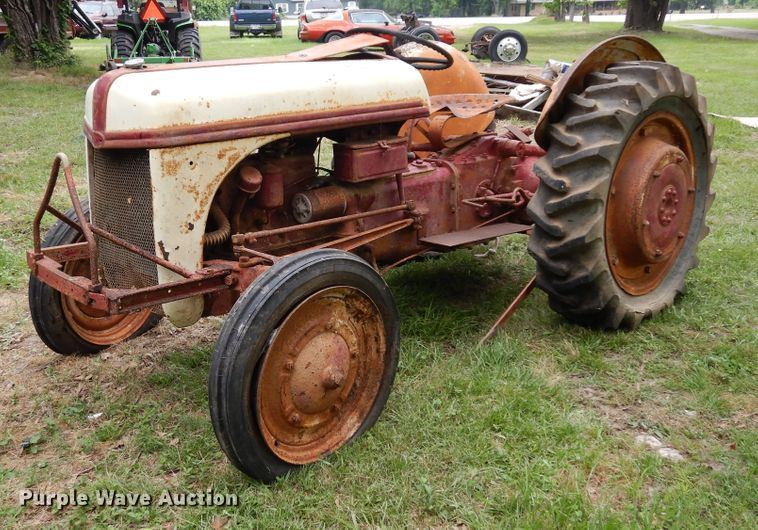 image for item DH8534 Ford  tractor