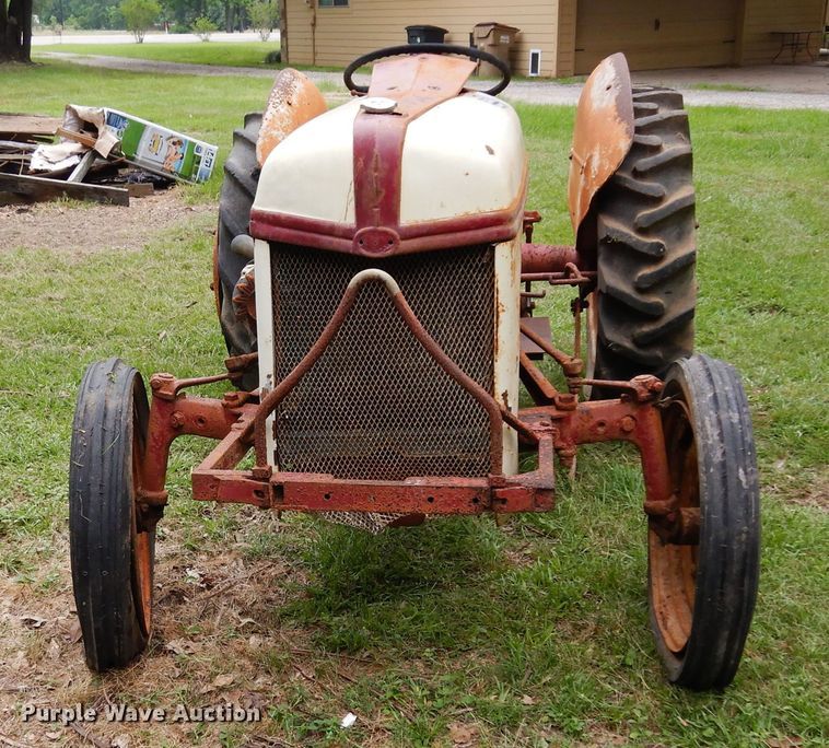 image for item DH8534 Ford  tractor