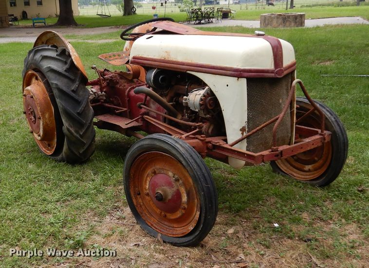 image for item DH8534 Ford  tractor