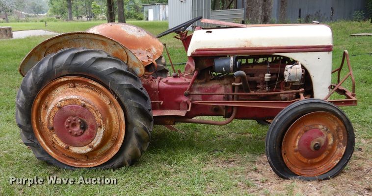 image for item DH8534 Ford  tractor