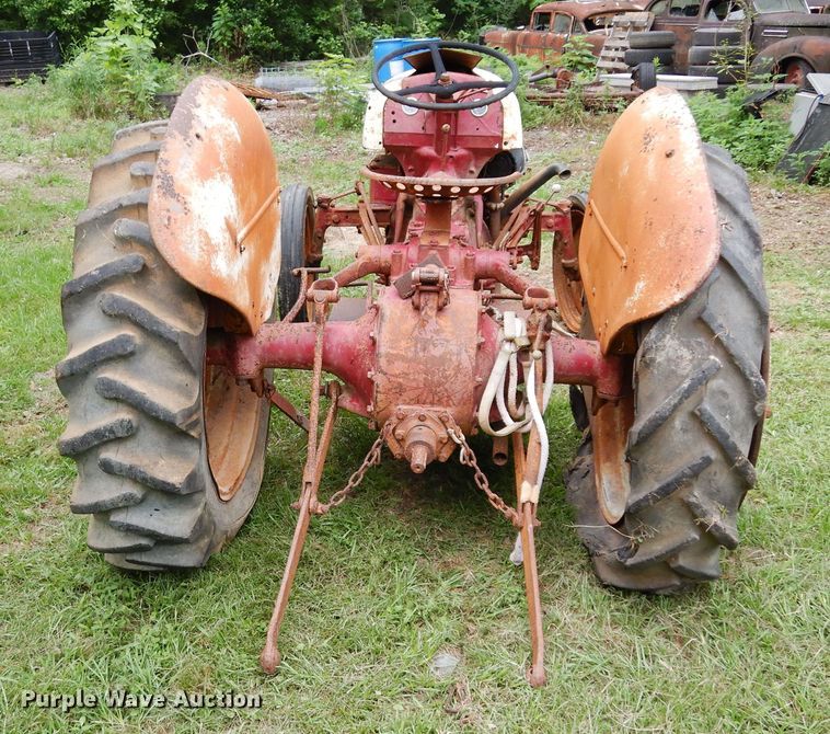 image for item DH8534 Ford  tractor