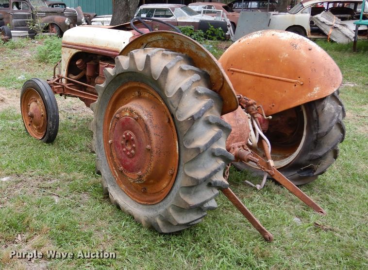 image for item DH8534 Ford  tractor