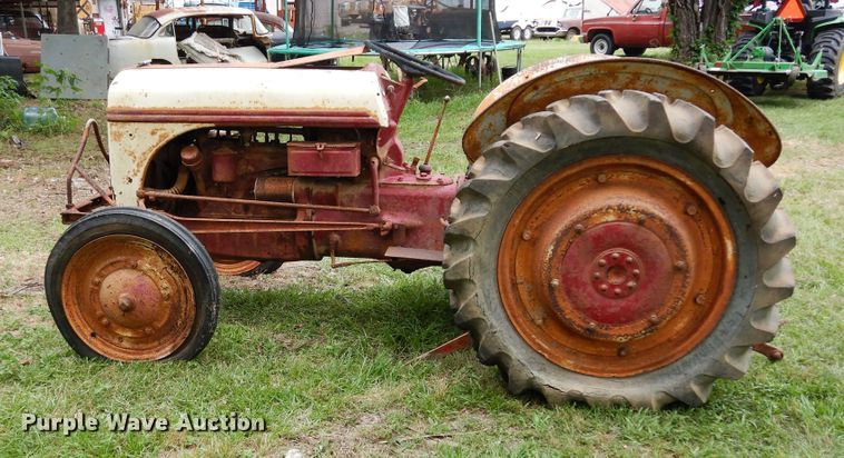 image for item DH8534 Ford  tractor
