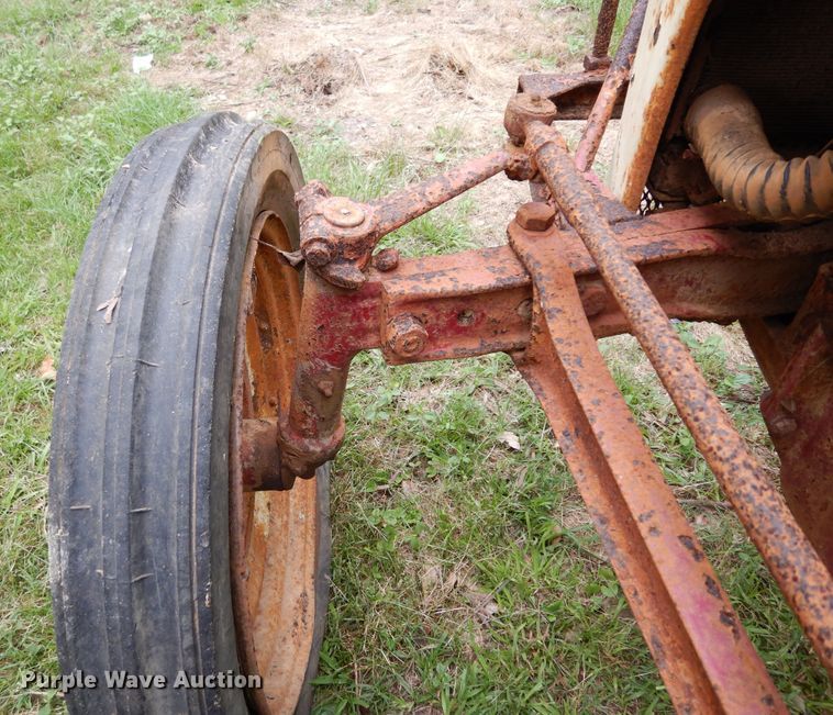 image for item DH8534 Ford  tractor
