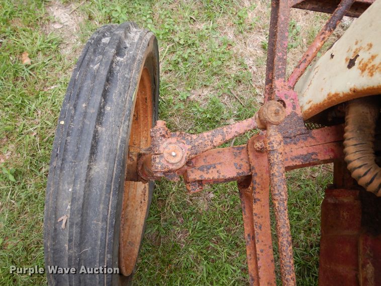 image for item DH8534 Ford  tractor