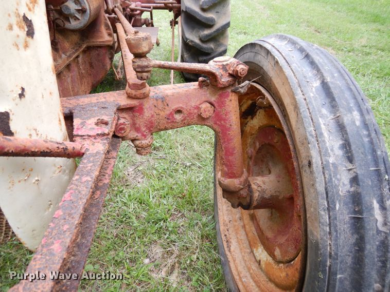 image for item DH8534 Ford  tractor