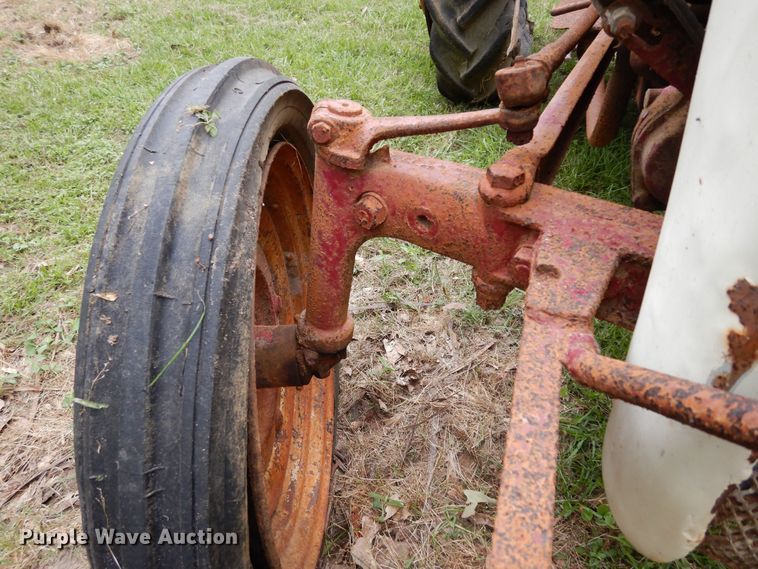 image for item DH8534 Ford  tractor
