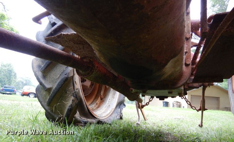 image for item DH8534 Ford  tractor