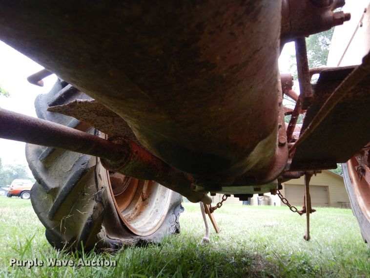 image for item DH8534 Ford  tractor