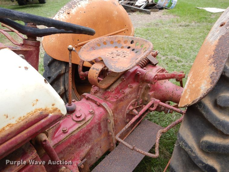 image for item DH8534 Ford  tractor
