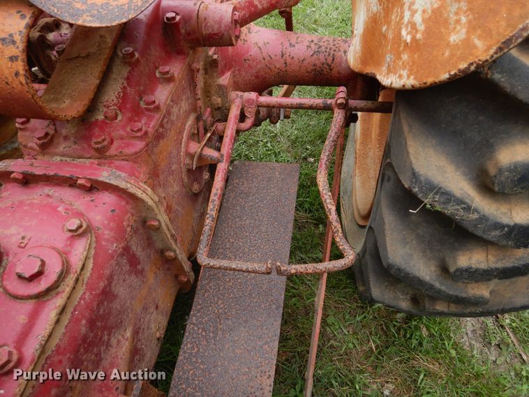 image for item DH8534 Ford  tractor