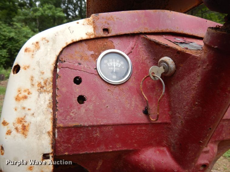 image for item DH8534 Ford  tractor